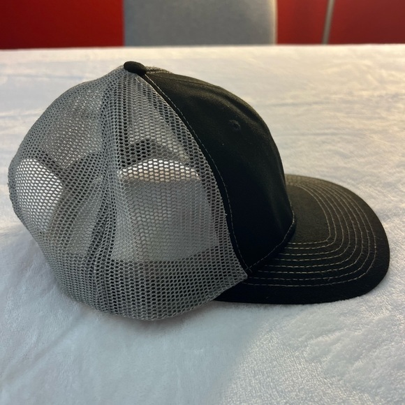 Banded Black and Gray Trucker Hat hand wash only breathable mesh adjustable - Picture 4 of 6